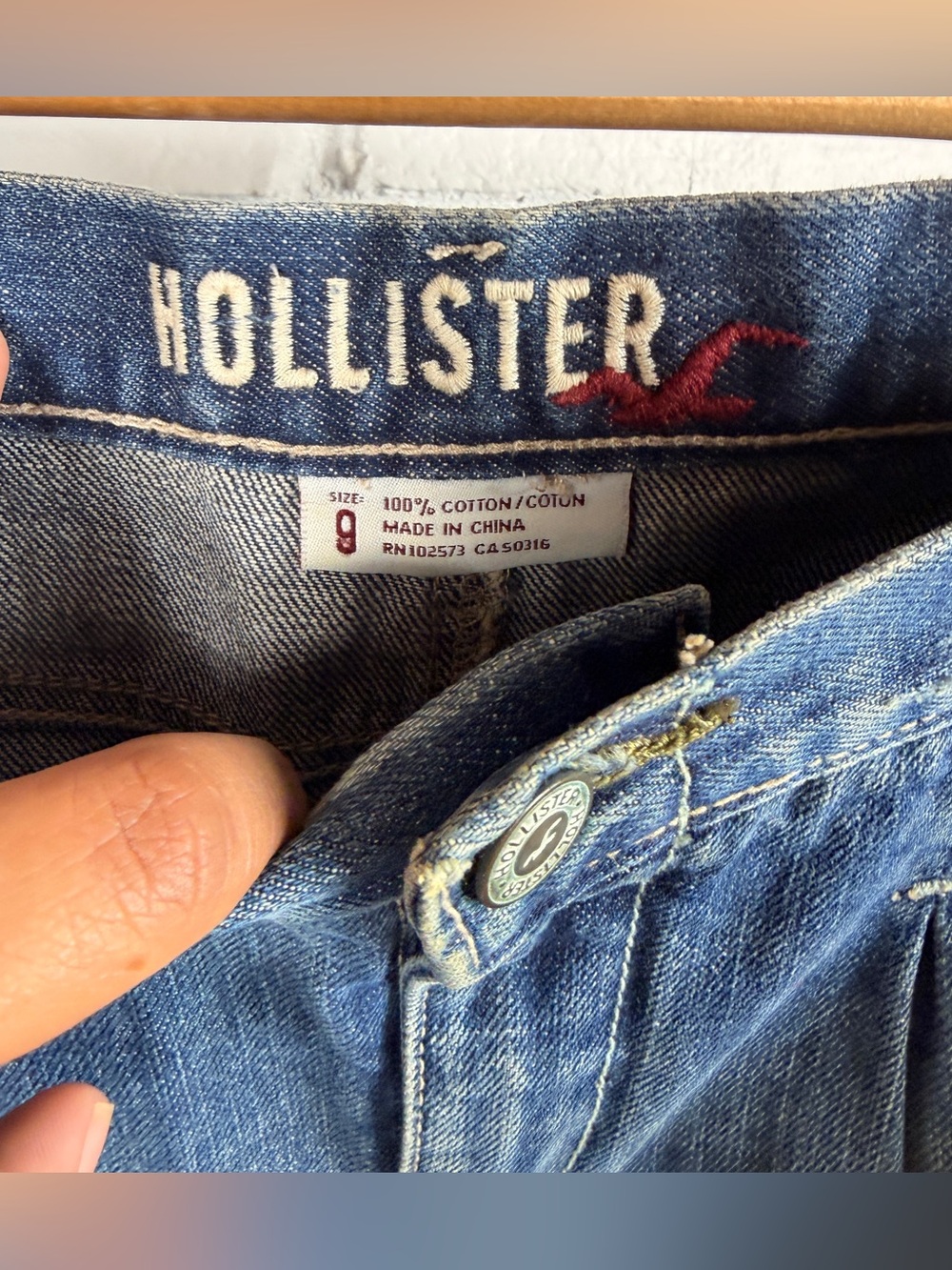 Hollister Denim Mini Size 9 Low Rise Distressed Y2K Jean‎ Skirt indie sleaze - Picture 3 of 6
